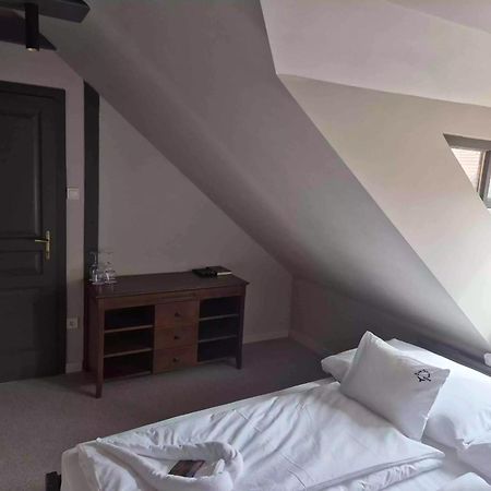 Barka Galeria Hotel Es Etterem Tallya Bagian luar foto